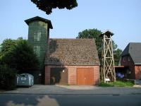 Das alte Feuerwehrgerätehaus und der Glockenstuhl